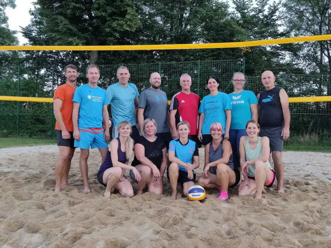 Gruppenfoto der Abteilung Volleyball der Sportgemeinschaft Wurgwitz e.V. für das Jahr 2023.